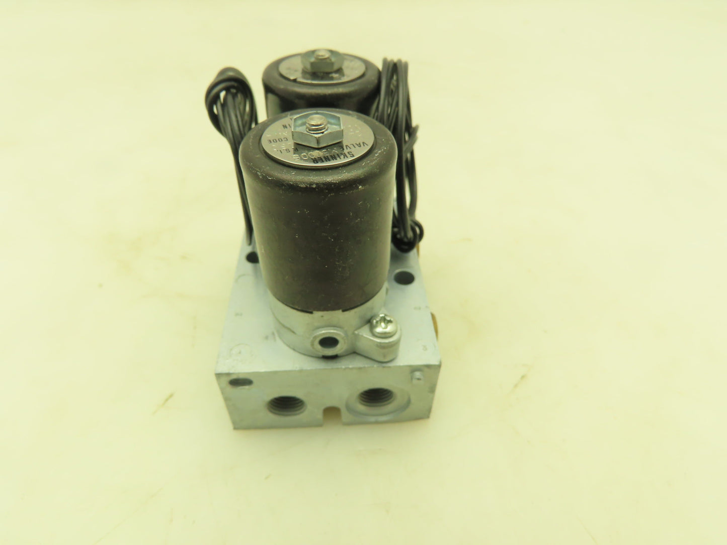 Honeywell Skinner MBD009 Solenoid Valve 4-Way Assembly NO 24VDC 150 PSI MBD005