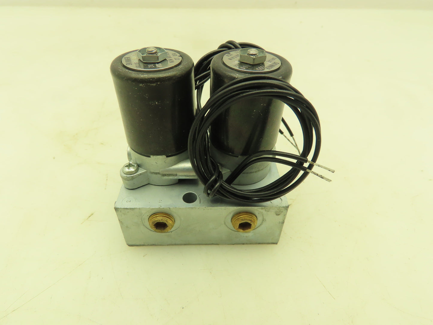 Honeywell Skinner MBD009 Solenoid Valve 4-Way Assembly NO 24VDC 150 PSI MBD005