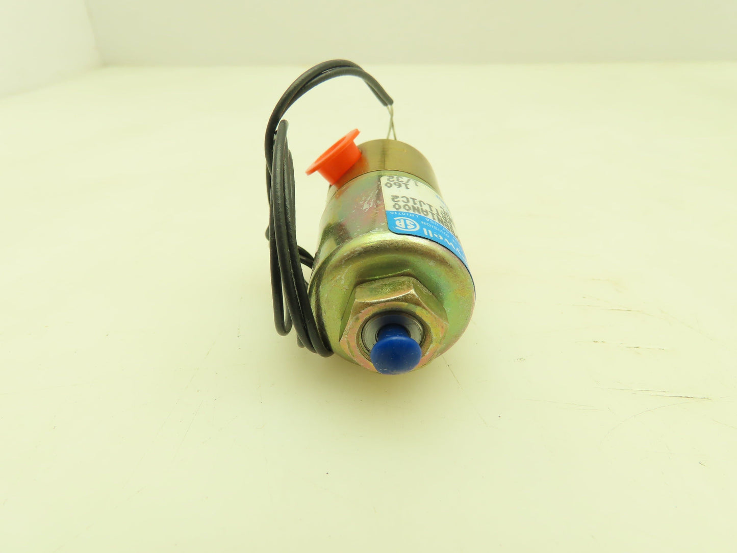 Honeywell Skinner 3139BBN1A100 Solenoid Valve 3-Way NC 24V 160 PSI 1/8" NPT