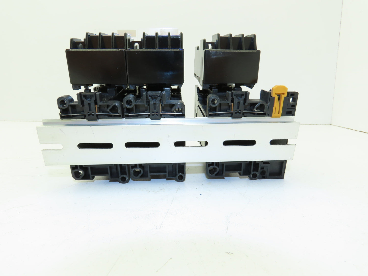 Fuji Electric SC-03/G DIN Rail Contactor 3P 1NO 11A 600V 3PH 24VDC Coil Lot of 3