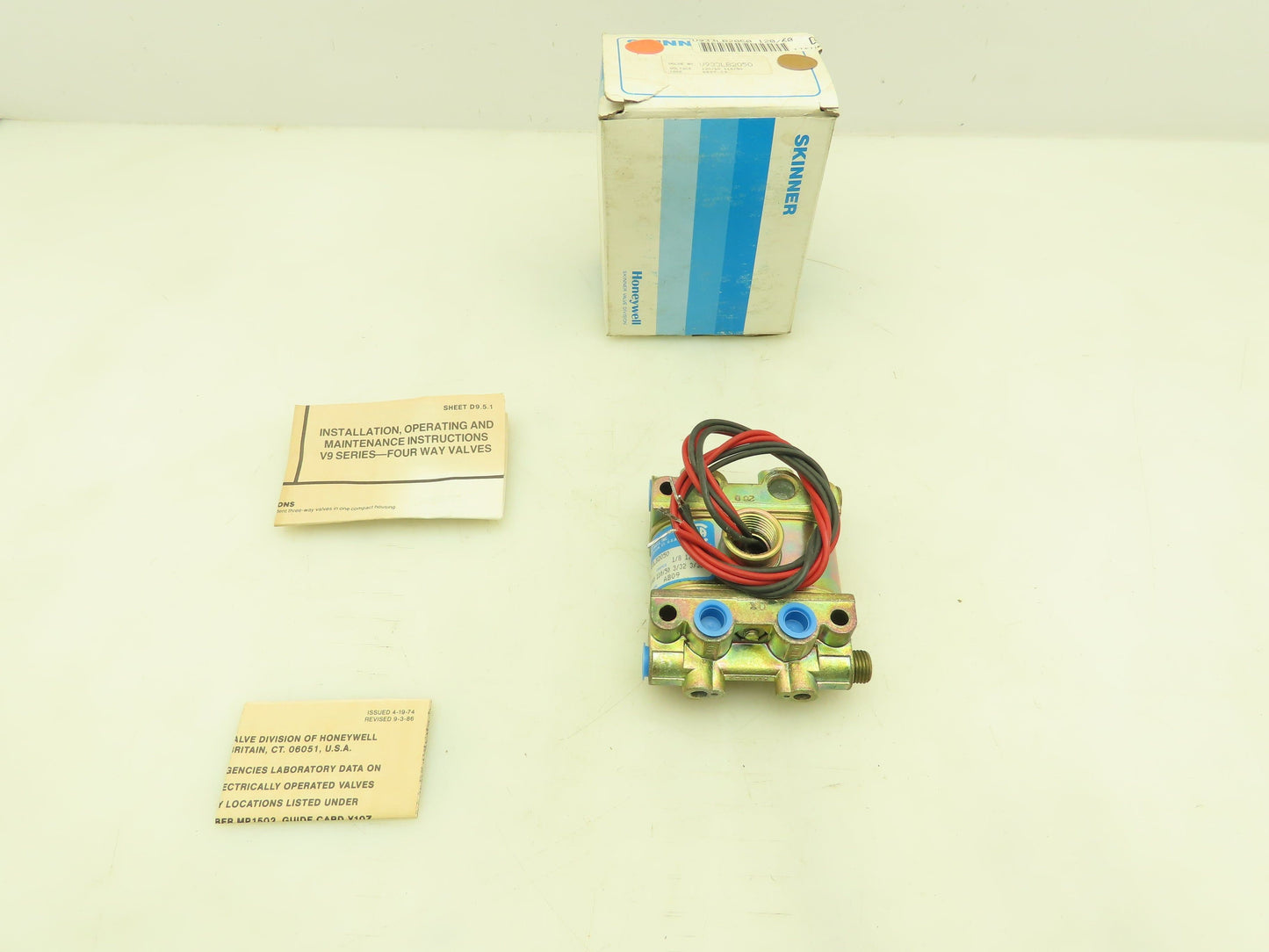 Honeywell Skinner V933LB2050 Solenoid Valve 4-Way NC 120V 50 PSI 1/4" NPT