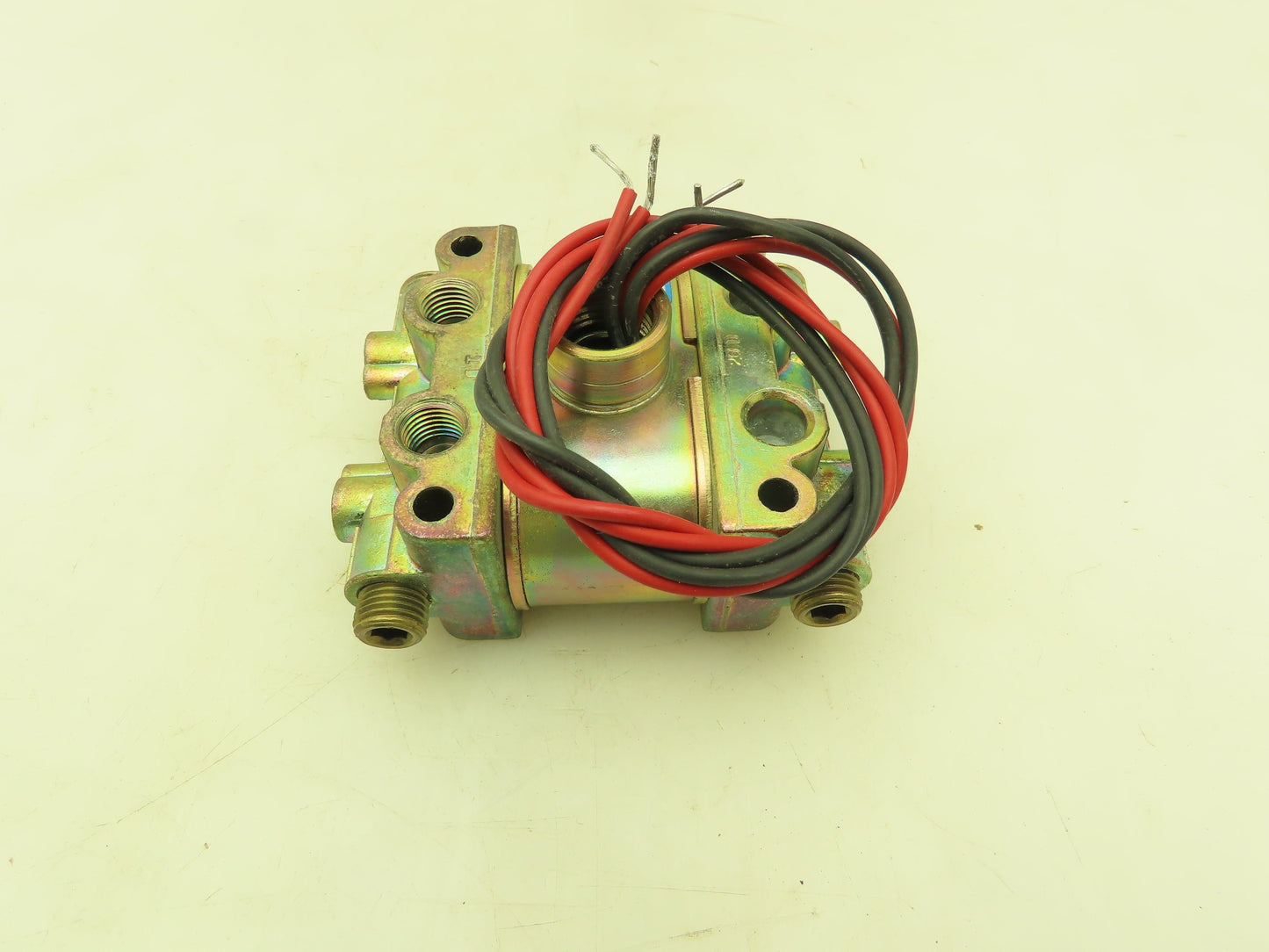 Honeywell Skinner V933LB2050 Solenoid Valve 4-Way NC 120V 50 PSI 1/4" NPT