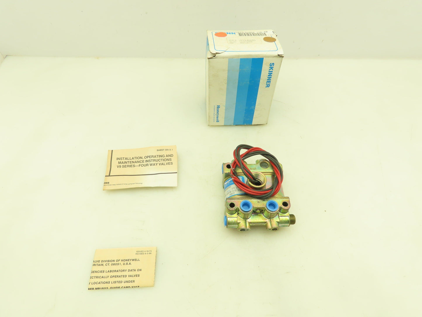 Honeywell Skinner V933LB2050 Solenoid Valve 4-Way NC 120V 50 PSI 1/4" NPT