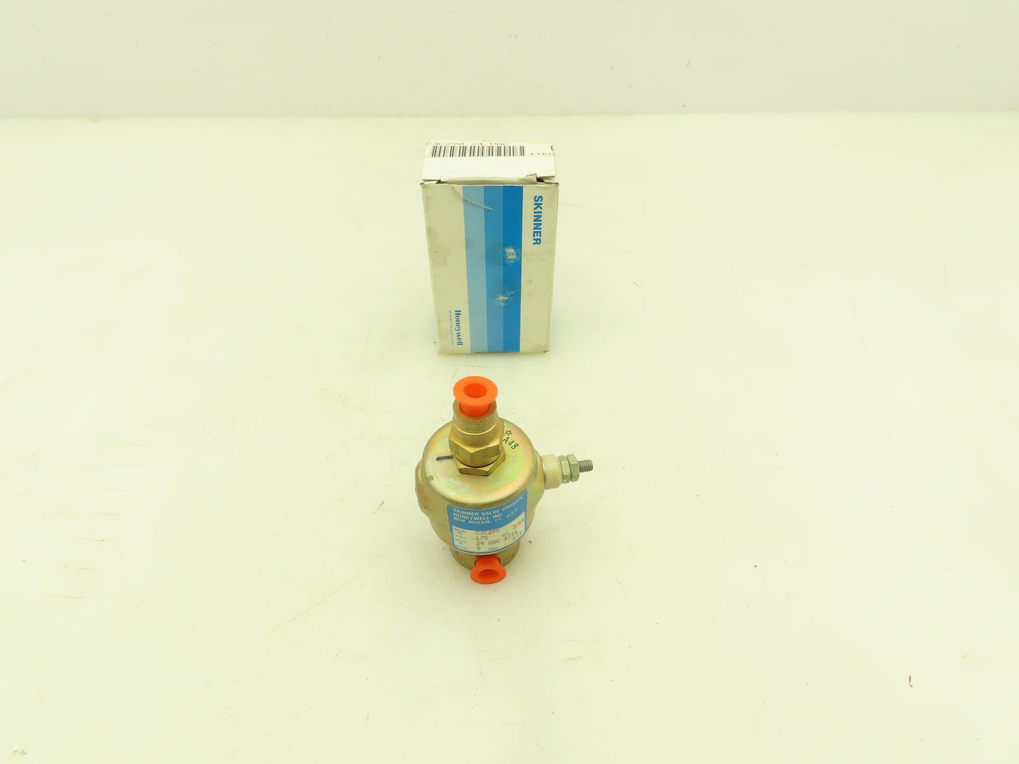 Honeywell Skinner C3C290 Brass Solenoid Valve 1/8"NPT 3 Way NC 24VDC Coil 175PSI