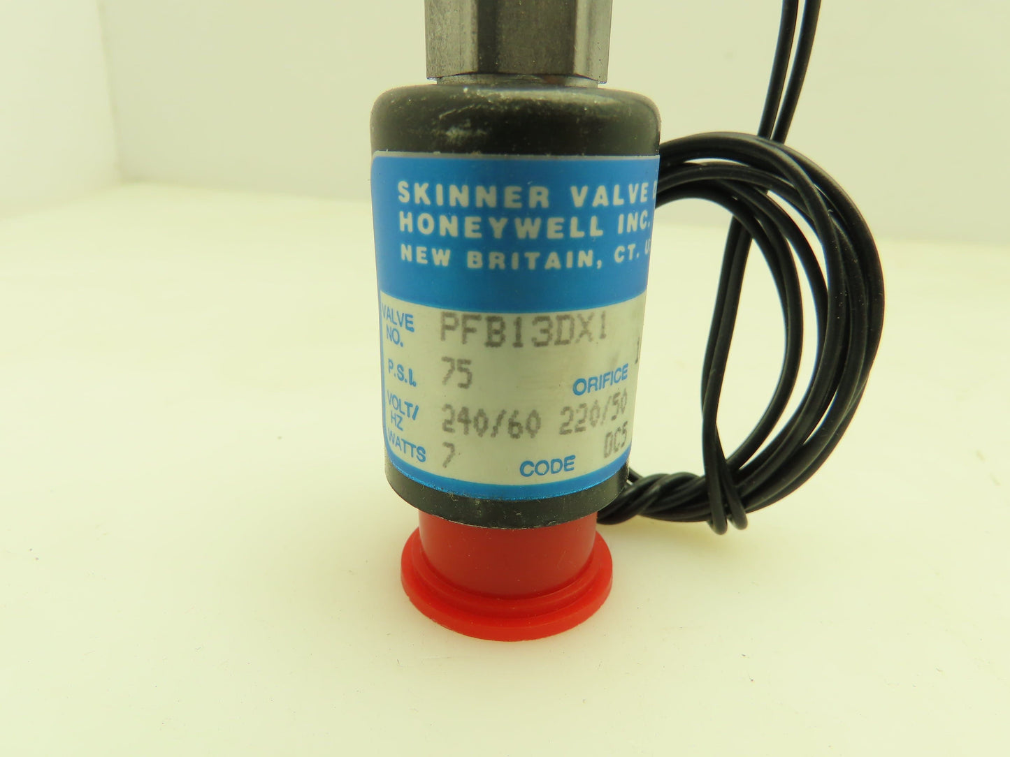 Honeywell Skinner PFB13DX1 Solenoid Valve PFB Series 240V 75 PSI 1/8" NPT