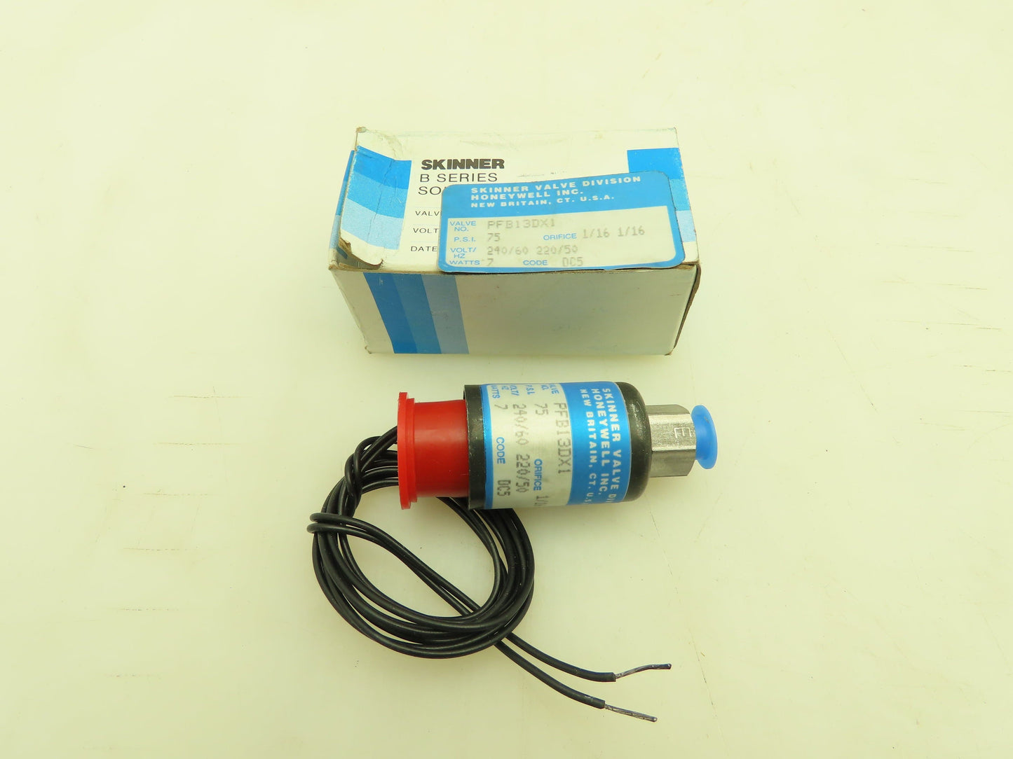 Honeywell Skinner PFB13DX1 Solenoid Valve PFB Series 240V 75 PSI 1/8" NPT