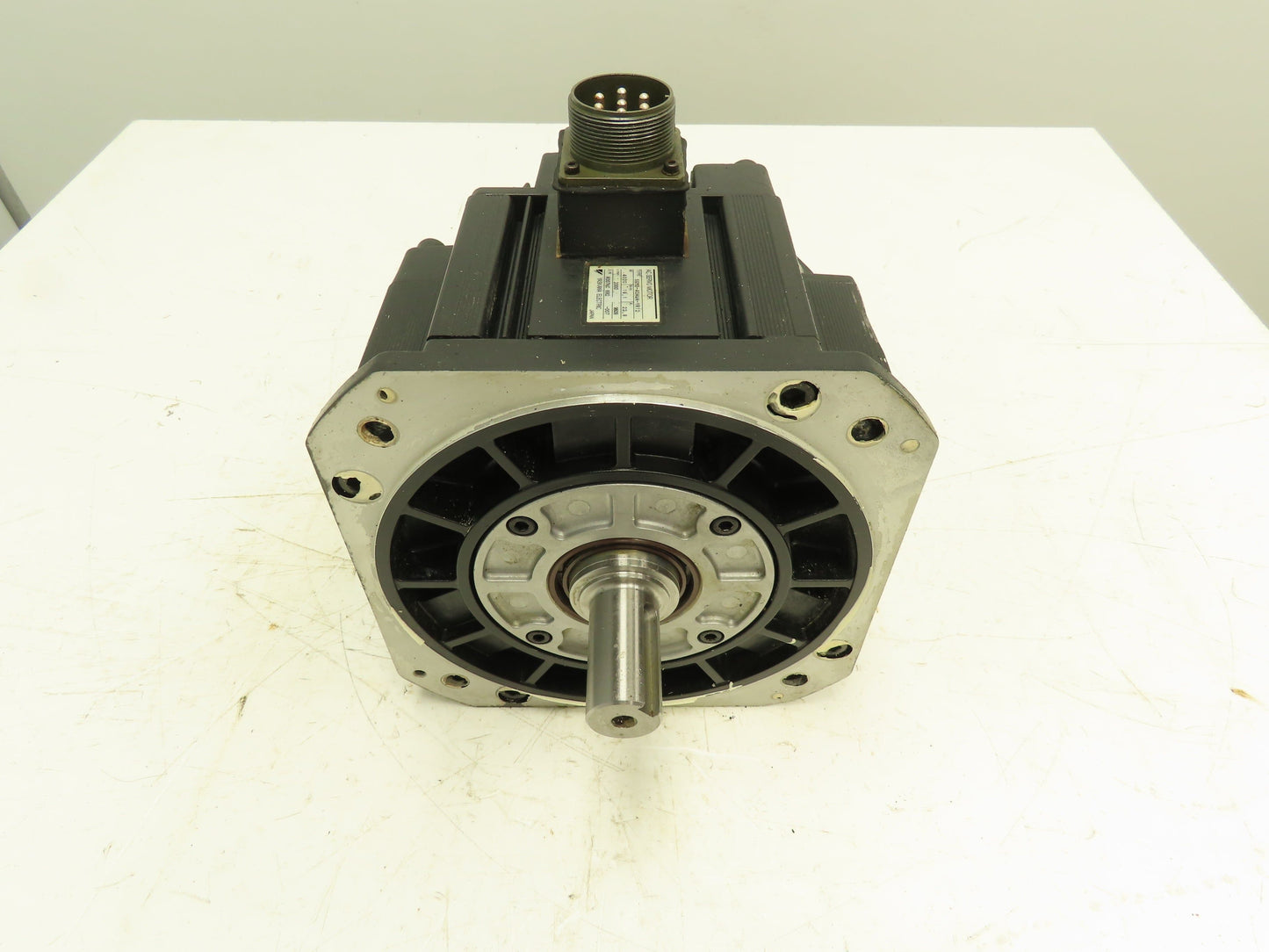 Yaskawa SGMD-40AWA-YR12 AC Servo Motor With UTMAE-B12BE5W Encoder