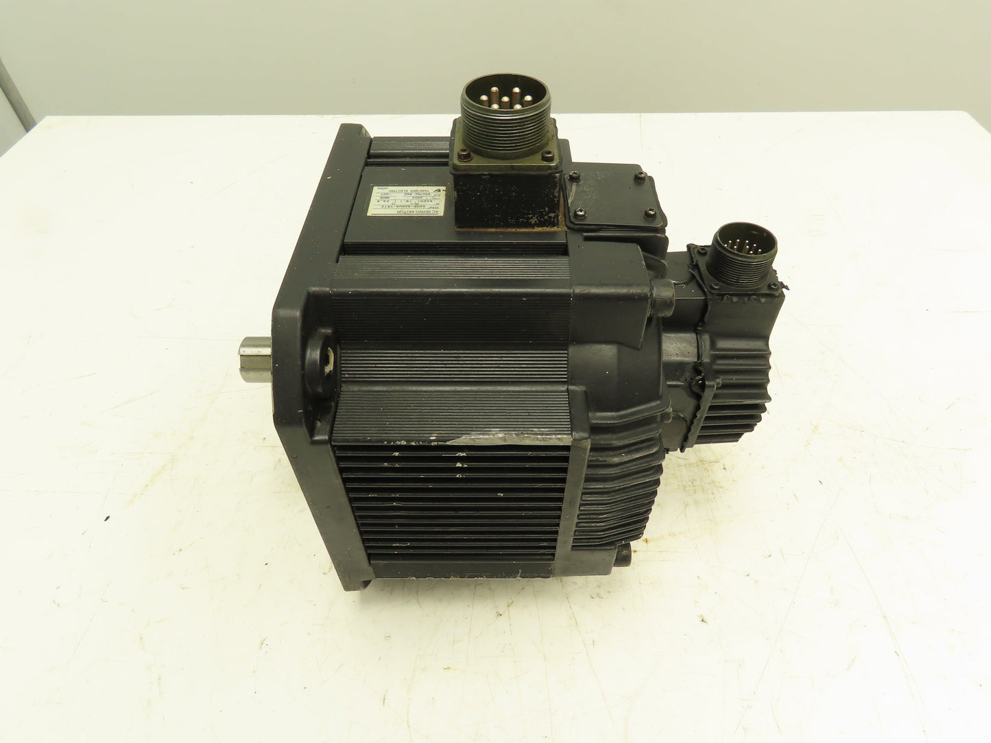 Yaskawa SGMD-40AWA-YR12 AC Servo Motor With UTMAE-B12BE5W Encoder