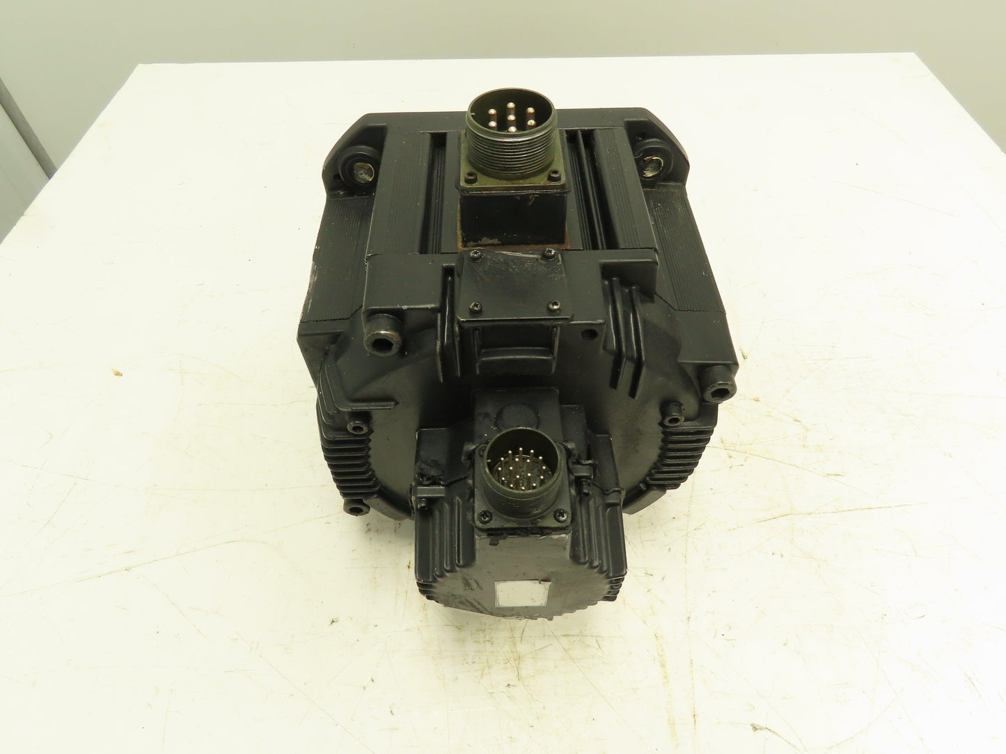 Yaskawa SGMD-40AWA-YR12 AC Servo Motor With UTMAE-B12BE5W Encoder