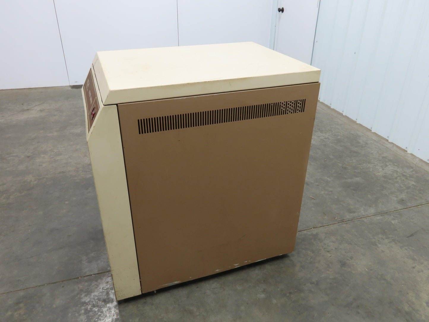 Sola 103-28-275-3 7500va Harmonic Neutralized CVS Voltage Regulator