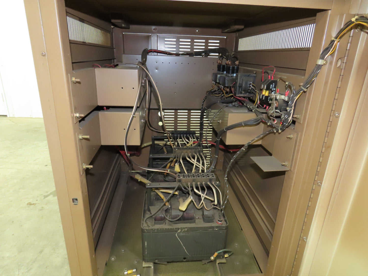 Sola 103-28-275-3 7500va Harmonic Neutralized CVS Voltage Regulator