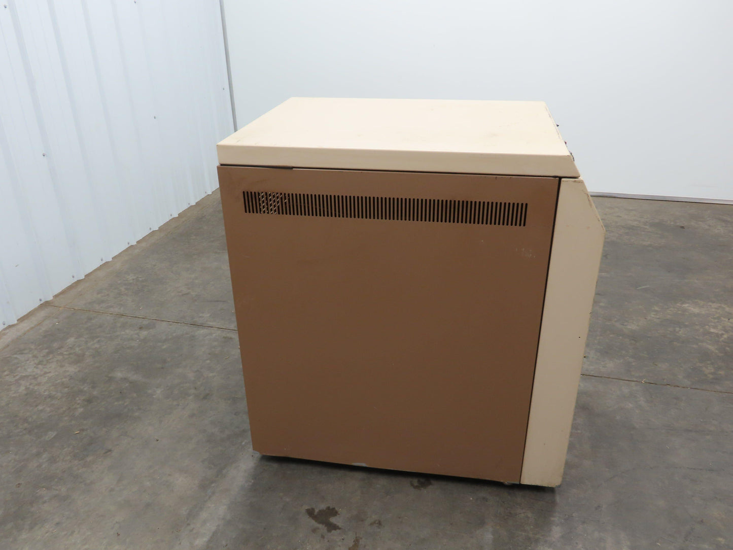 Sola 103-28-275-3 7500va Harmonic Neutralized CVS Voltage Regulator