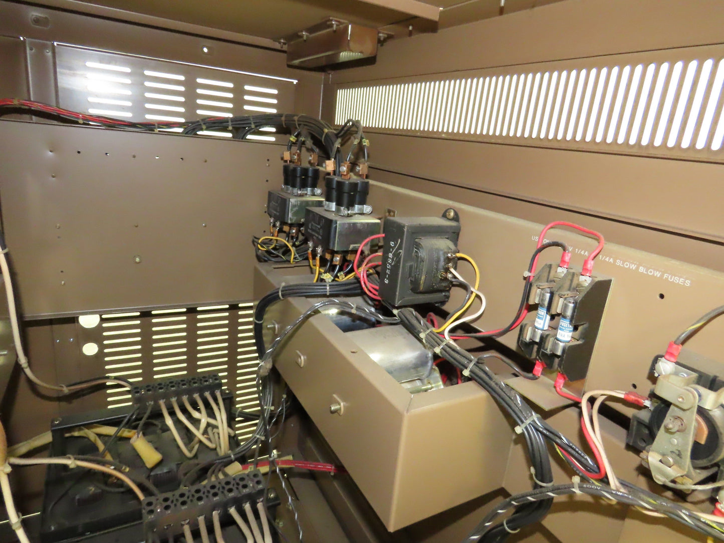 Sola 103-28-275-3 7500va Harmonic Neutralized CVS Voltage Regulator