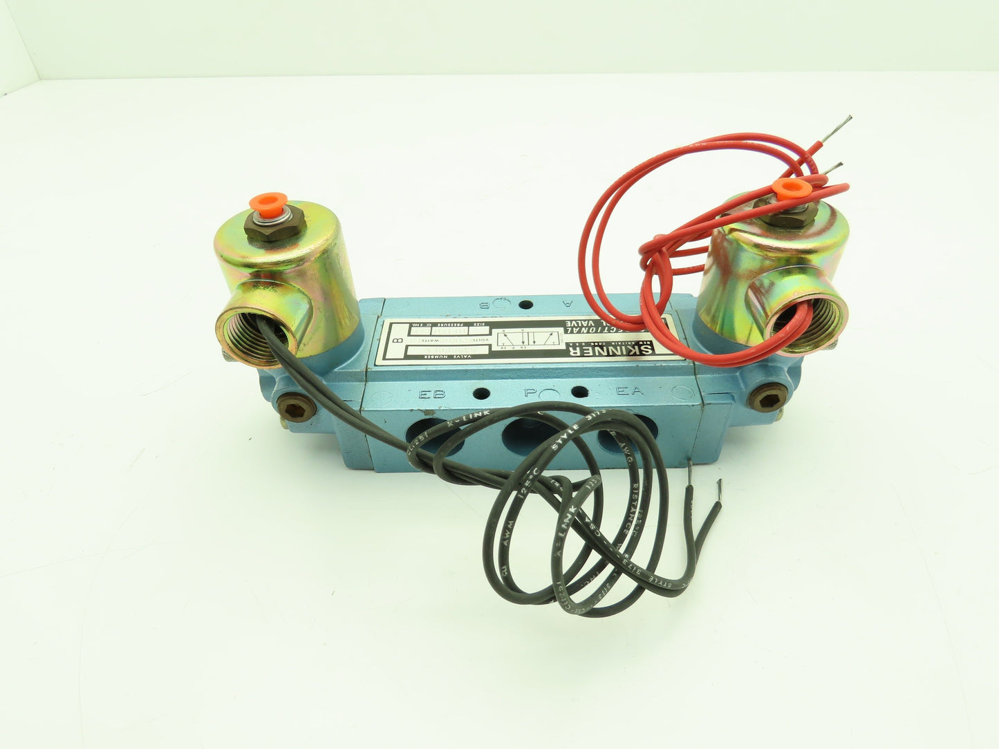 Honeywell Skinner S3RRCGLX Solenoid Spool Valve 5-Way 2 Position 120V 10-150 PSI
