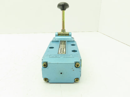 Honeywell Skinner S4LOMCX4 Directional Control Spool Valve 5 Port 3 Pos 1/2"NPT