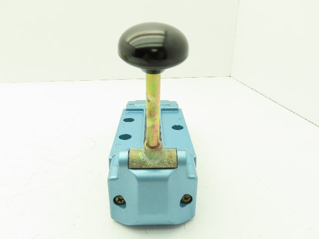 Honeywell Skinner S4LOMCX4 Directional Control Spool Valve 5 Port 3 Pos 1/2"NPT