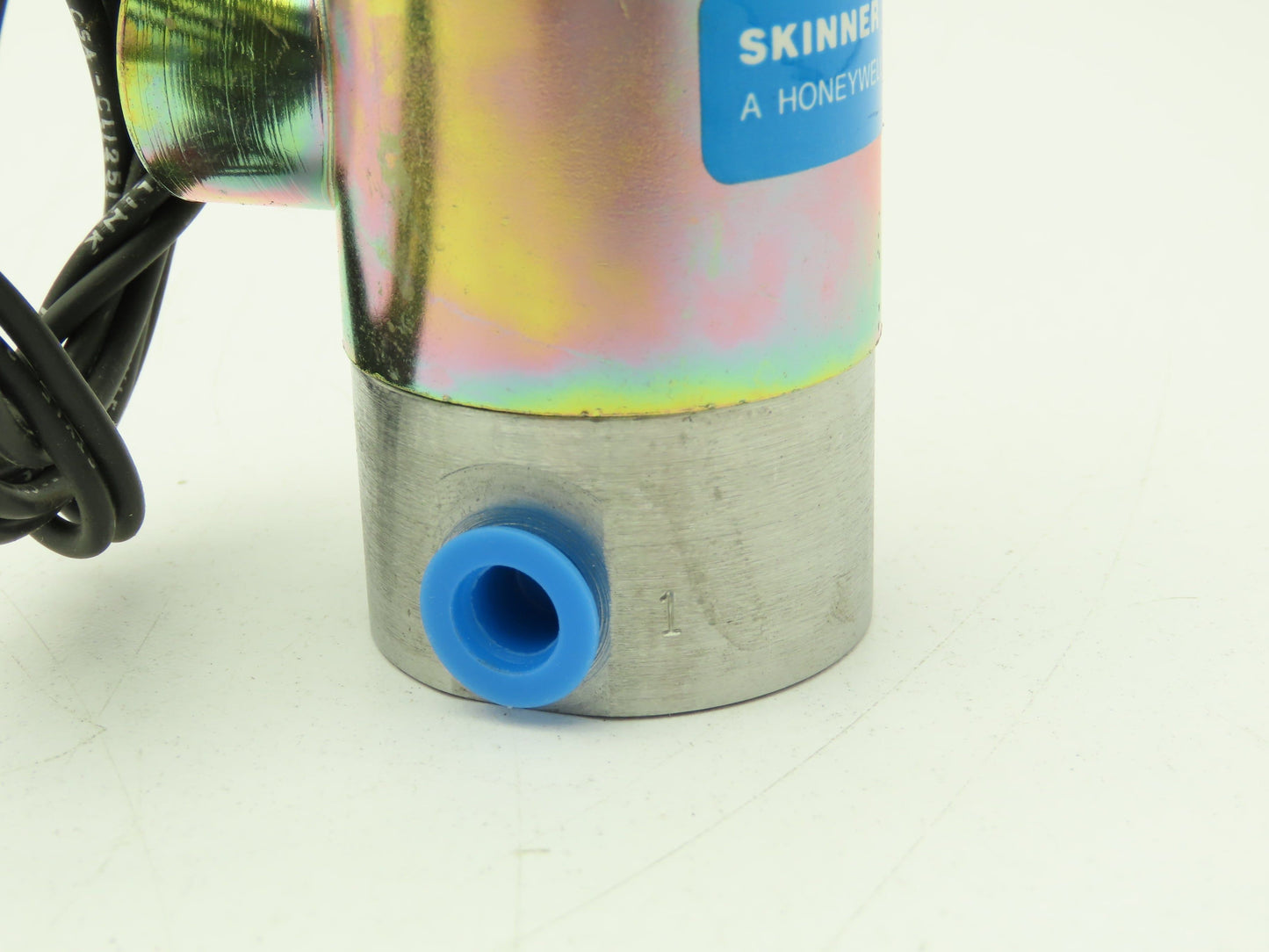 Honeywell Skinner V5L30030 Solenoid Valve 3-Way NC 120V 400 PSI 1/8" NPT