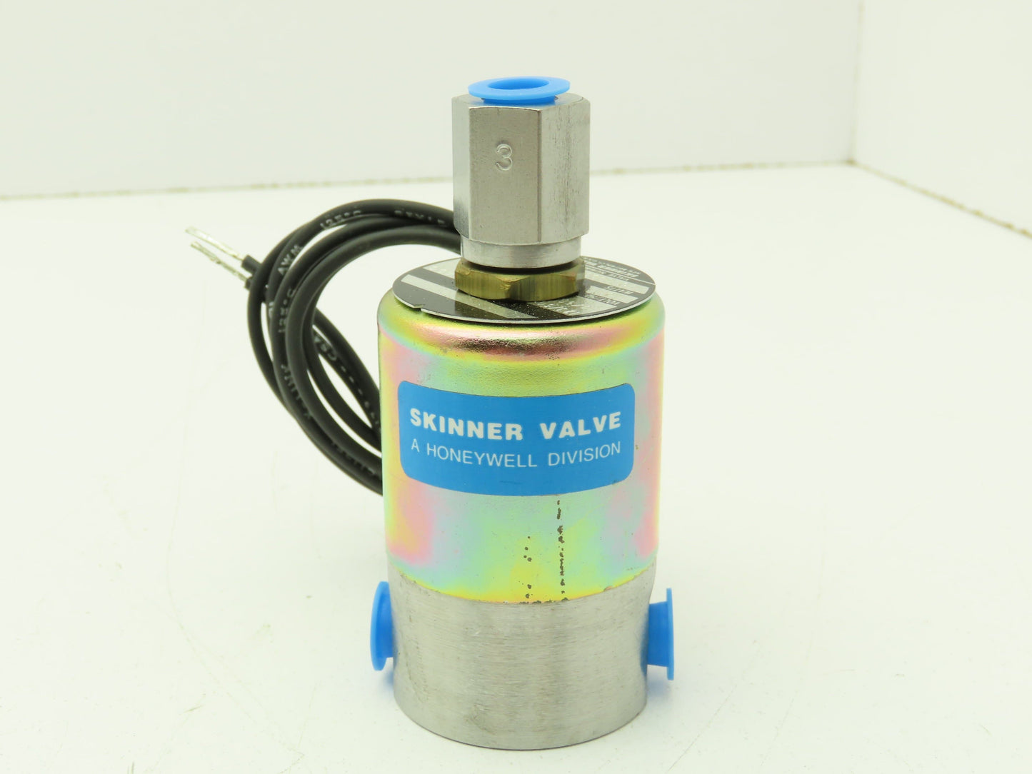 Honeywell Skinner V5L30030 Solenoid Valve 3-Way NC 120V 400 PSI 1/8" NPT