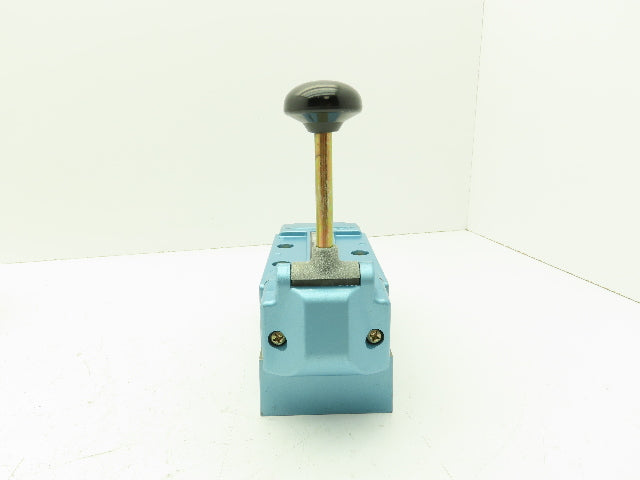 Honeywell Skinner S4L0KFX5 Directional Control Spool Valve 5 Port 3 Pos 3/4" NPT