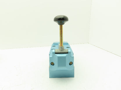 Honeywell Skinner S4L0KFX5 Directional Control Spool Valve 5 Port 3 Pos 3/4" NPT