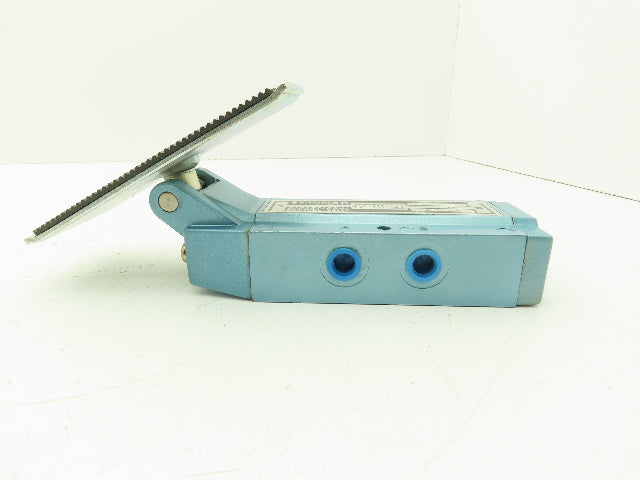 Honeywell Skinner S3T0CCX2 Directional Control Valve Pneumatic Air Foot Pedal