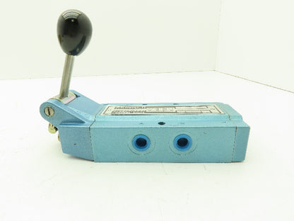 S3L0ACX2 Skinner Directional Control Valve 5/3 Spring Return 150 PSI Pneumatic