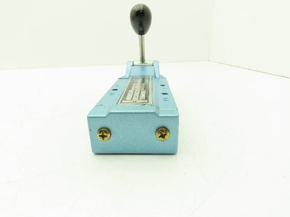S3L0ACX2 Skinner Directional Control Valve 5/3 Spring Return 150 PSI Pneumatic