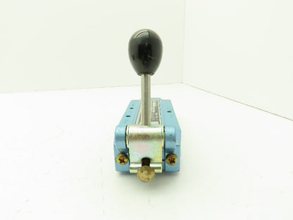 S3L0ACX2 Skinner Directional Control Valve 5/3 Spring Return 150 PSI Pneumatic