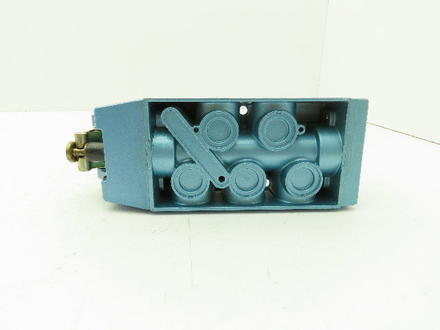 S3L0ACX2 Skinner Directional Control Valve 5/3 Spring Return 150 PSI Pneumatic