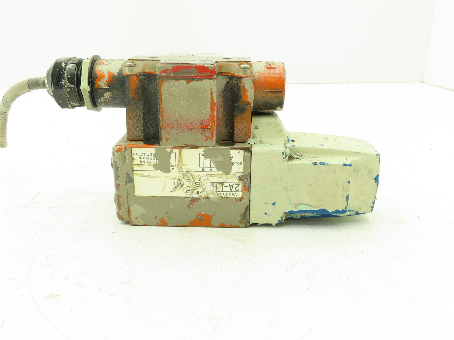 Vickers DG4V-3-2A-PL-T-10-LH-JA-S330 Tokyo Hydraulic Directional Control Valve