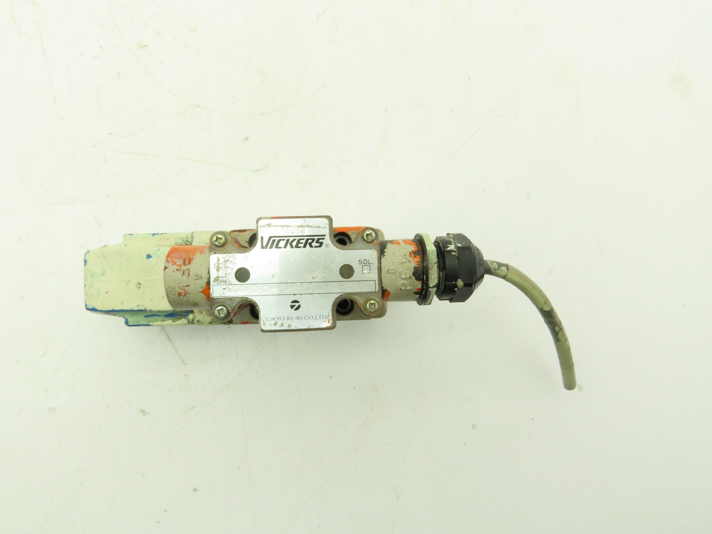 Vickers DG4V-3-2A-PL-T-10-LH-JA-S330 Tokyo Hydraulic Directional Control Valve