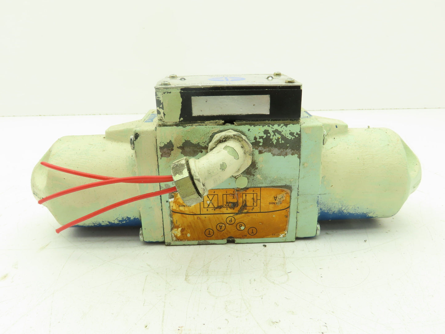 Vickers DG4S-5-33C-W-TRF-10 Tokyo Hydraulic Directional Valve