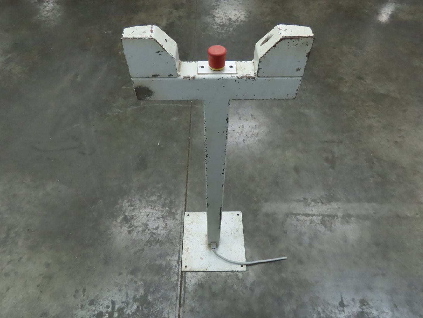 Telemecanique Pedestal Mounted Safety Control Operator Station 40" Height 3 Hole