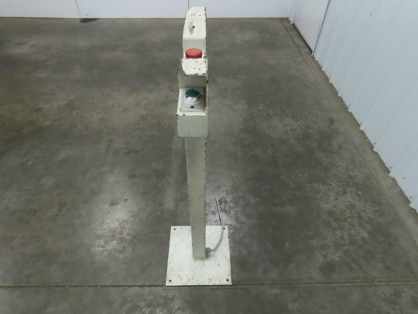Telemecanique Pedestal Mounted Safety Control Operator Station 40" Height 3 Hole
