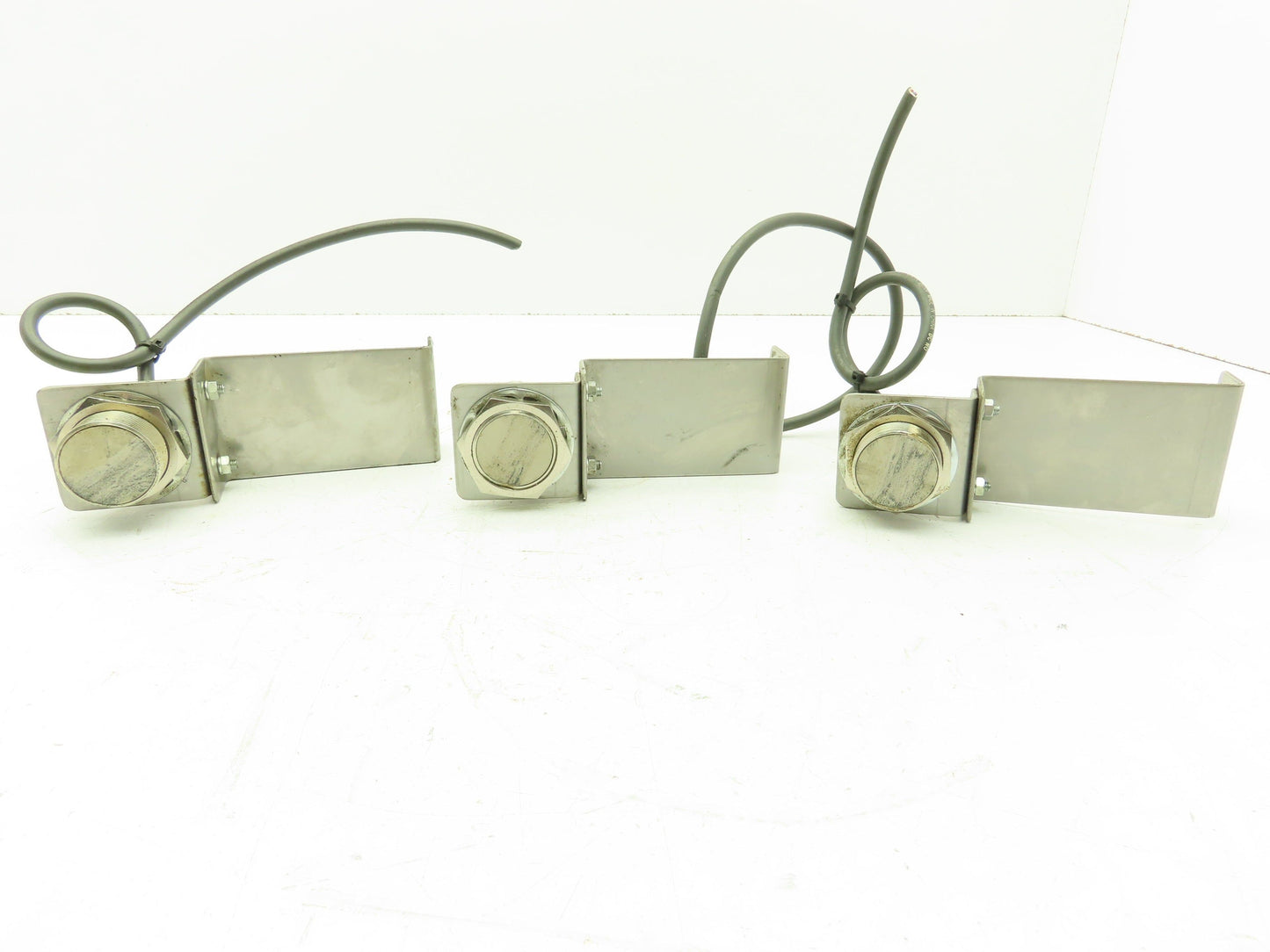 Omron E2E-X10D1-N Inductive Proximity Sensor Switch SS Bracket Lot of 3
