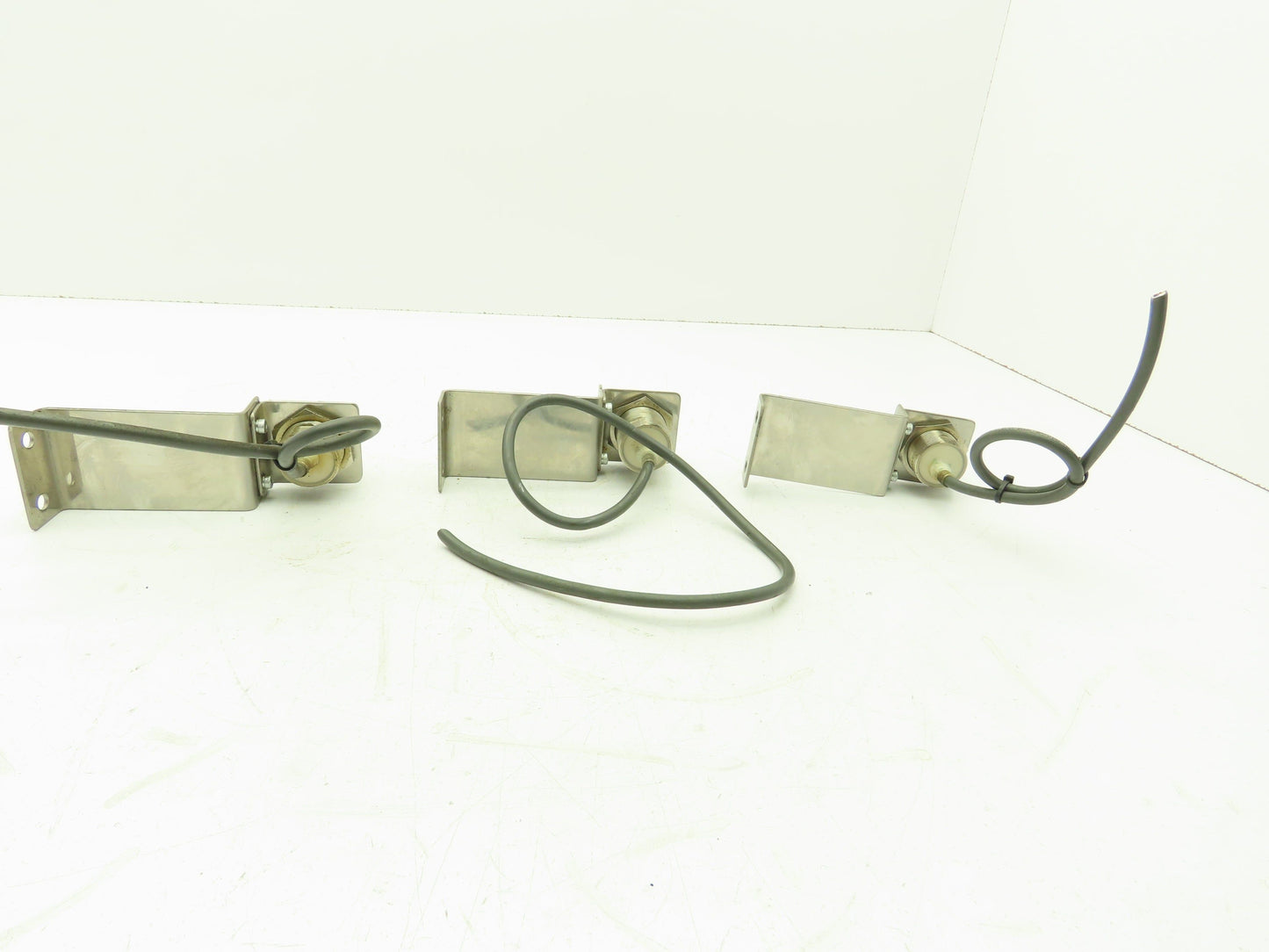Omron E2E-X10D1-N Inductive Proximity Sensor Switch SS Bracket Lot of 3