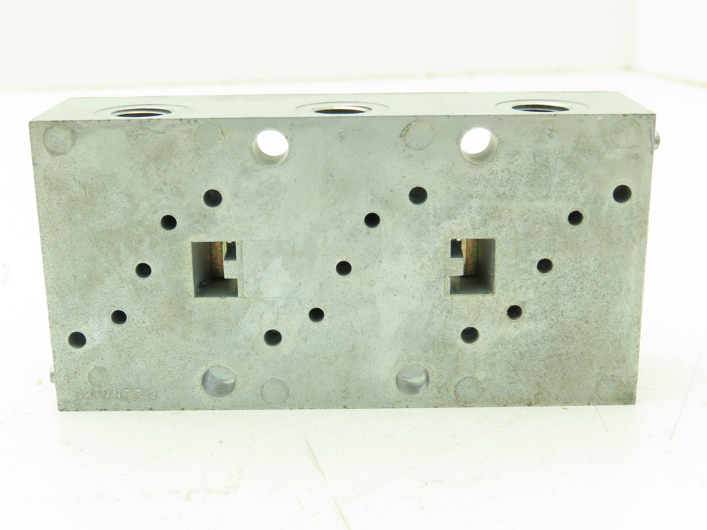 Honeywell Skinner MB60S006 Solenoid Valve Manifold 3-Way 1/8" Port Lot of 4