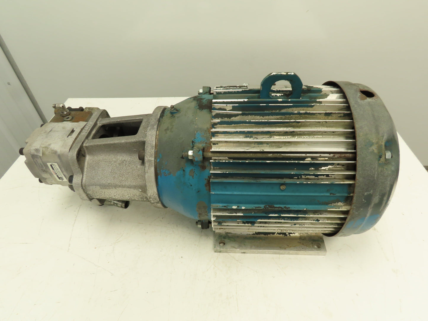 Nachi IPH-3B-3.2G-20 Hydraulic Gear Pump With 15 hp Motor 3800psi. 4.7gpm.