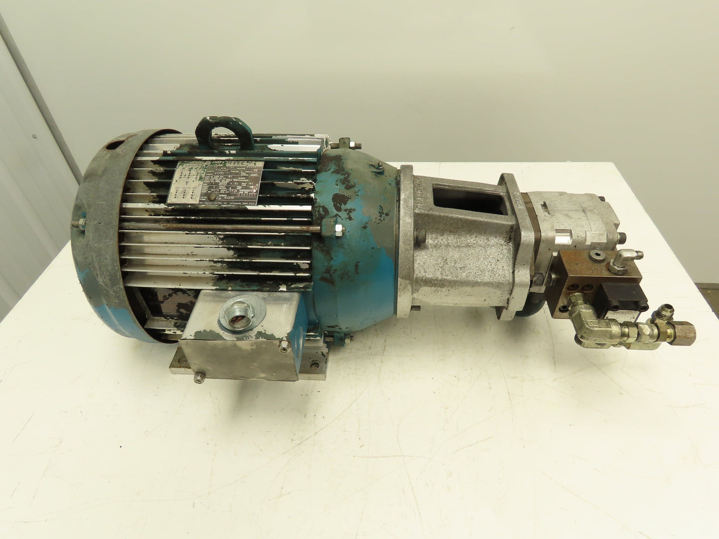 Nachi IPH-3B-3.2G-20 Hydraulic Gear Pump With 15 hp Motor 3800psi. 4.7gpm.