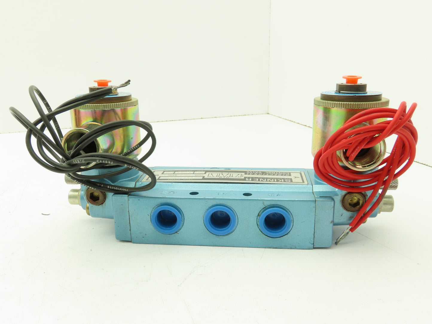 Honeywell Skinner S3FFHAL3 Solenoid Valve 5-Way 3 Pos 24VDC 150 PSI 3/8" NPT