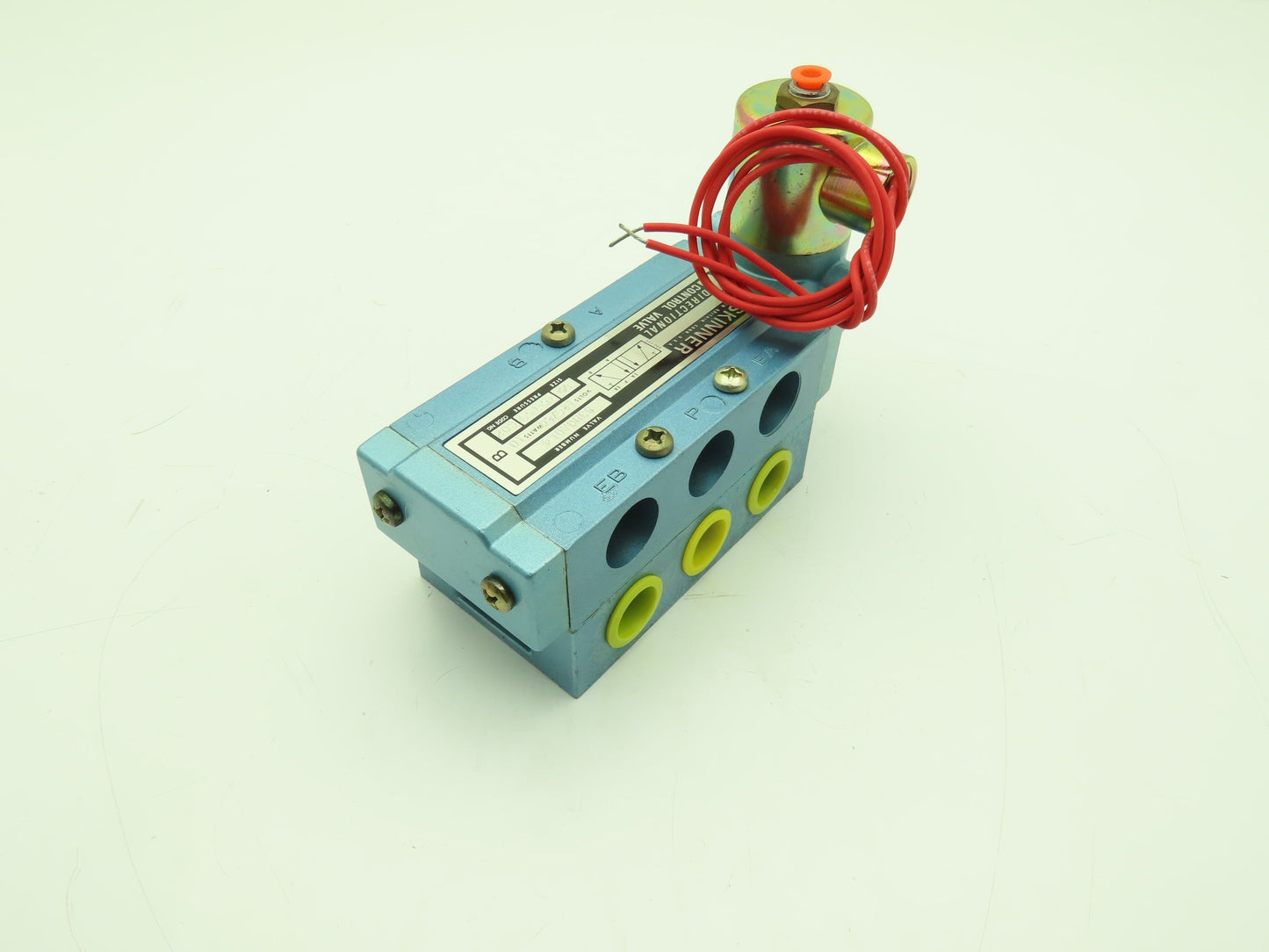 Honeywell Skinner S3R0ADL4 Solenoid Valve 5-Way 2 Pos 120V 150 PSI 1/2" NPT