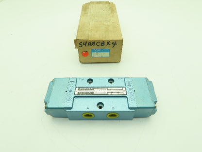 Skinner S4AACBX4 Pneumatic Directional Control Valve 5-Way 2 Pos 150PSI 1/2" NPT