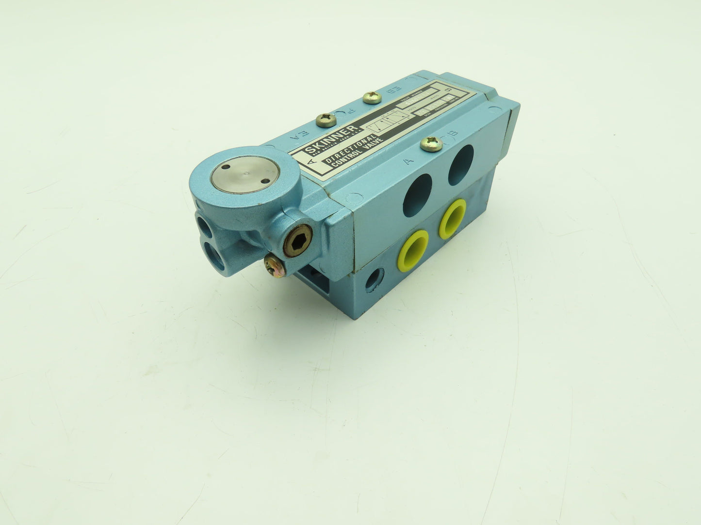 Skinner S3A0AEX4 Pneumatic Directional Control Valve 5-Way 2 Pos 150PSI 1/2" NPT