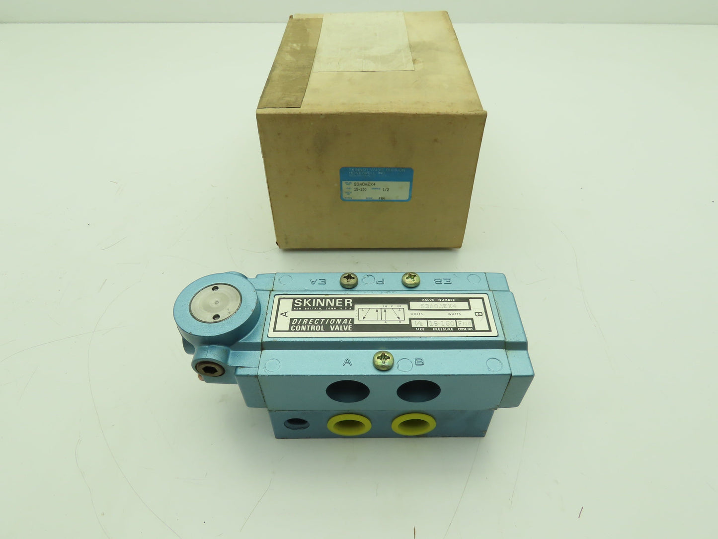 Skinner S3A0AEX4 Pneumatic Directional Control Valve 5-Way 2 Pos 150PSI 1/2" NPT