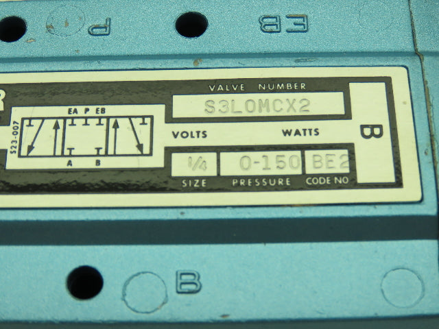 Skinner S3L0MCX2 Manual Directional Control Valve 5-Way 3 Pos 150PSI 1/4" NPT