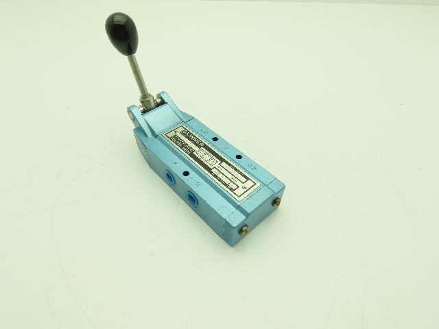 Skinner S3L0MCX2 Manual Directional Control Valve 5-Way 3 Pos 150PSI 1/4" NPT