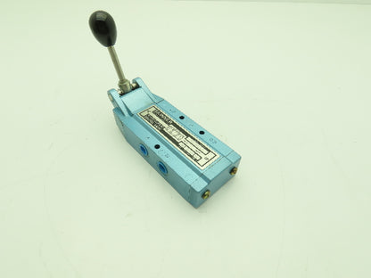 Skinner S3L0MCX2 Manual Directional Control Valve 5-Way 3 Pos 150PSI 1/4" NPT