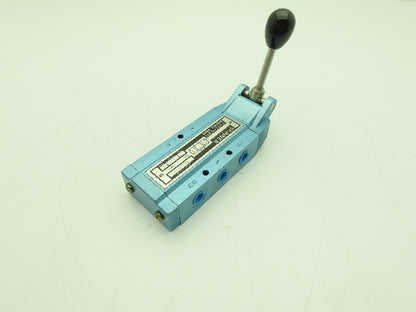 Skinner S3L0MCX2 Manual Directional Control Valve 5-Way 3 Pos 150PSI 1/4" NPT
