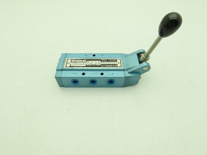 Skinner S3L0MCX2 Manual Directional Control Valve 5-Way 3 Pos 150PSI 1/4" NPT