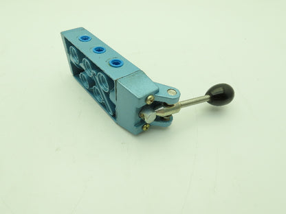 Skinner S3L0MCX2 Manual Directional Control Valve 5-Way 3 Pos 150PSI 1/4" NPT